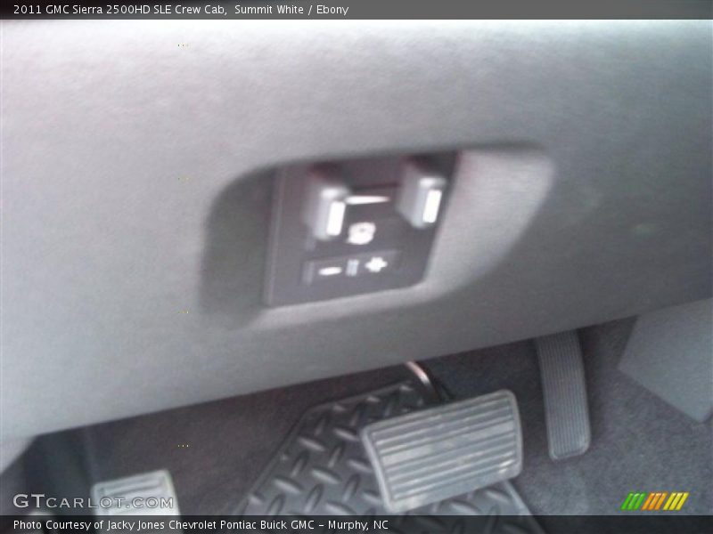 Summit White / Ebony 2011 GMC Sierra 2500HD SLE Crew Cab