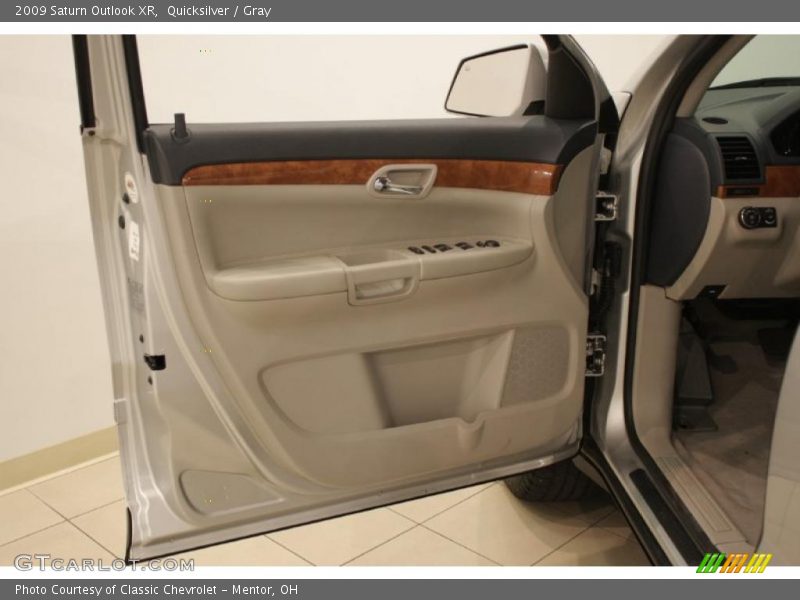 Quicksilver / Gray 2009 Saturn Outlook XR