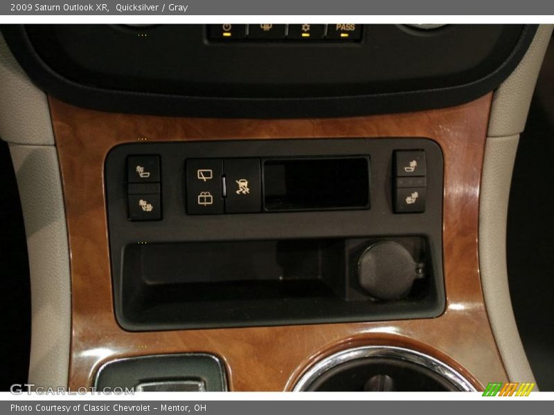 Quicksilver / Gray 2009 Saturn Outlook XR