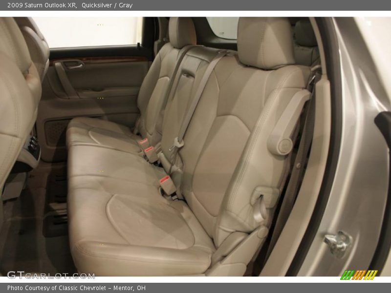 Quicksilver / Gray 2009 Saturn Outlook XR