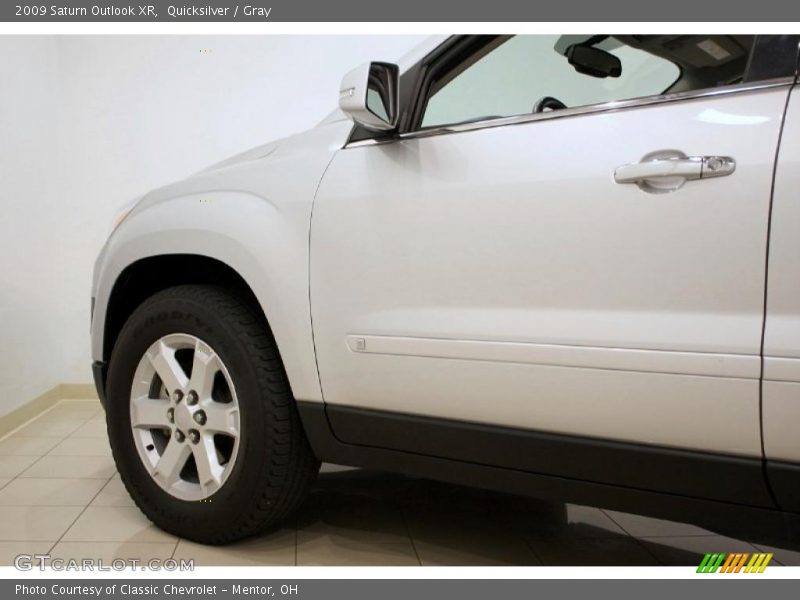 Quicksilver / Gray 2009 Saturn Outlook XR