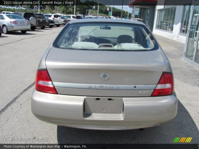 Sandrift Beige / Blond 2001 Nissan Altima GXE