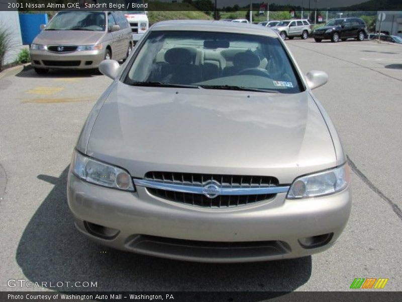 Sandrift Beige / Blond 2001 Nissan Altima GXE