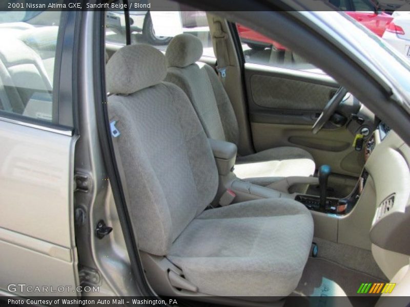 Sandrift Beige / Blond 2001 Nissan Altima GXE