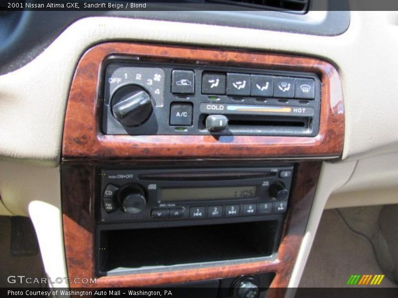 Sandrift Beige / Blond 2001 Nissan Altima GXE