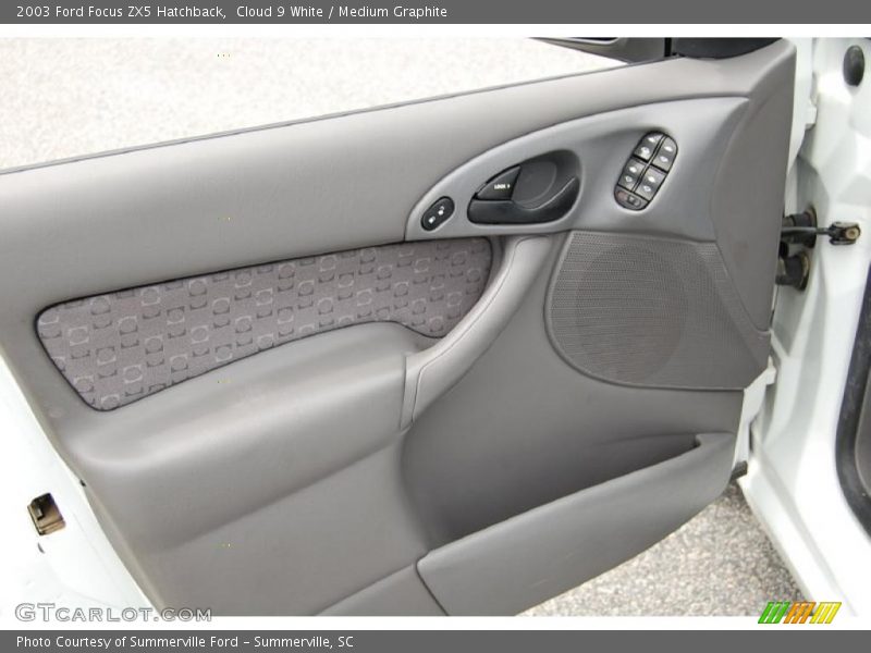 Cloud 9 White / Medium Graphite 2003 Ford Focus ZX5 Hatchback