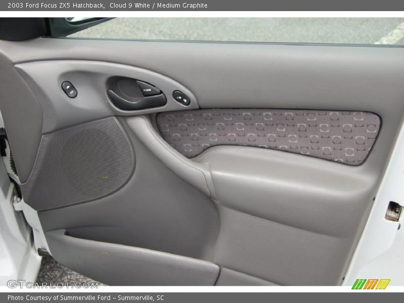 Cloud 9 White / Medium Graphite 2003 Ford Focus ZX5 Hatchback