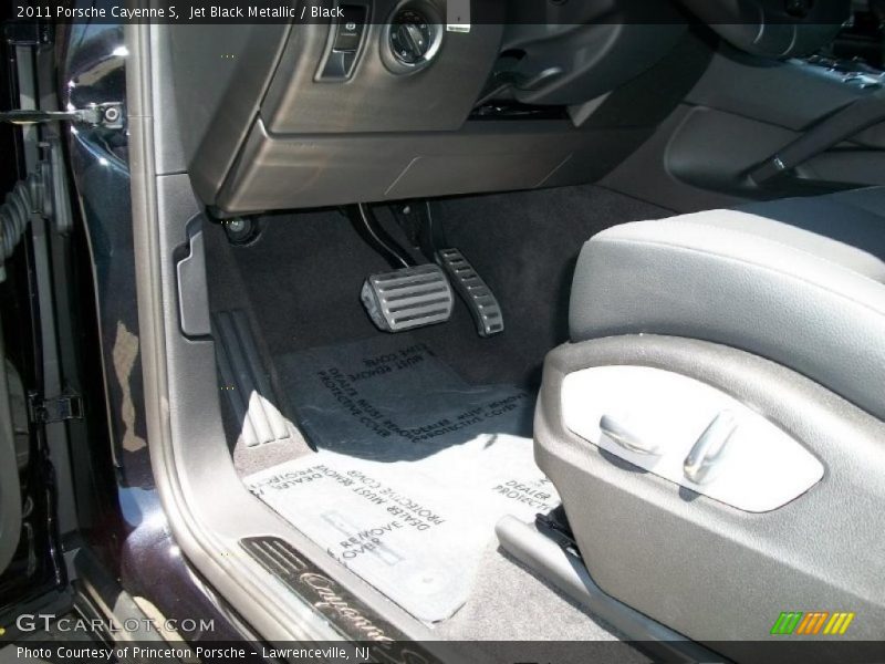 Jet Black Metallic / Black 2011 Porsche Cayenne S