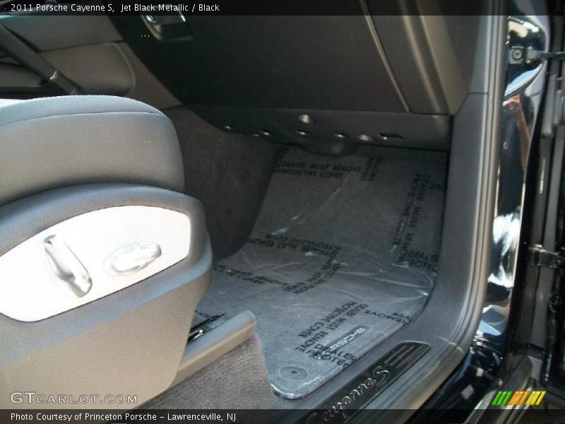Jet Black Metallic / Black 2011 Porsche Cayenne S