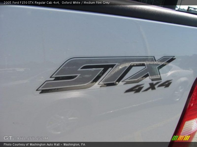 Oxford White / Medium Flint Grey 2005 Ford F150 STX Regular Cab 4x4