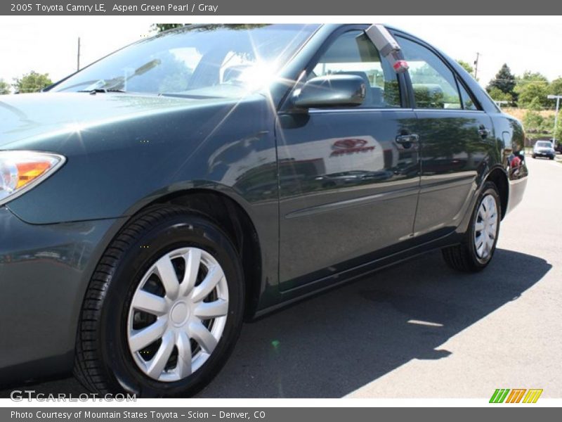 Aspen Green Pearl / Gray 2005 Toyota Camry LE