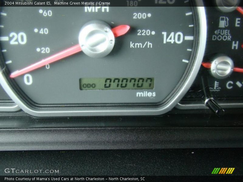 Machine Green Metallic / Creme 2004 Mitsubishi Galant ES