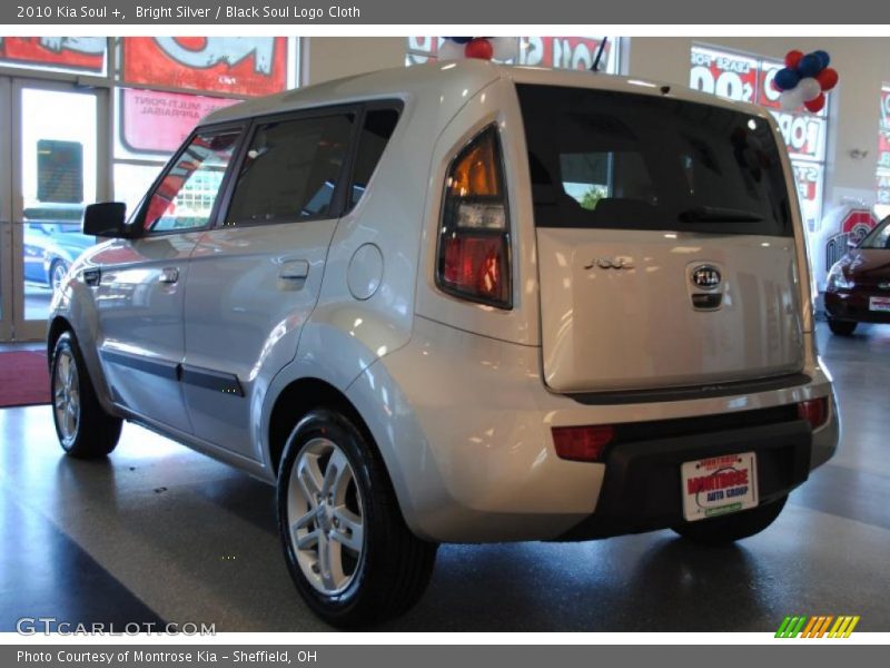Bright Silver / Black Soul Logo Cloth 2010 Kia Soul +