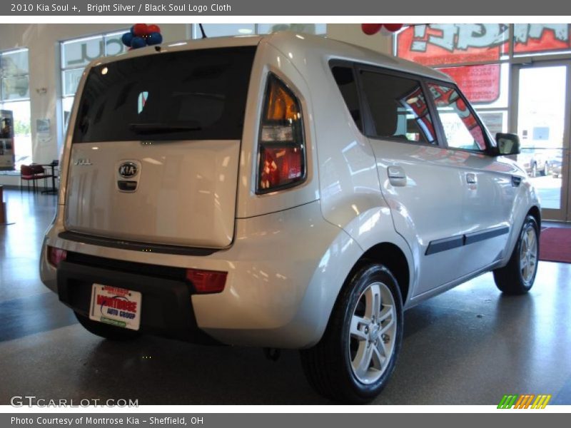 Bright Silver / Black Soul Logo Cloth 2010 Kia Soul +