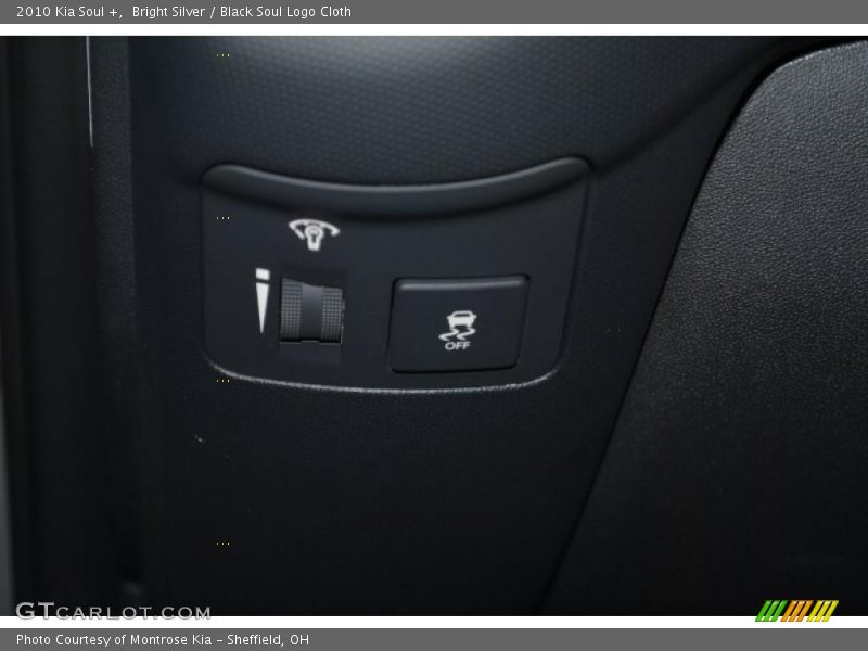 Bright Silver / Black Soul Logo Cloth 2010 Kia Soul +