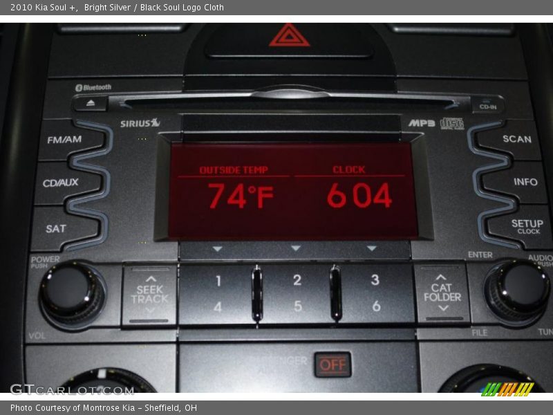 Bright Silver / Black Soul Logo Cloth 2010 Kia Soul +