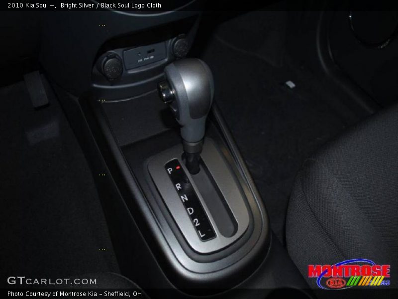 Bright Silver / Black Soul Logo Cloth 2010 Kia Soul +
