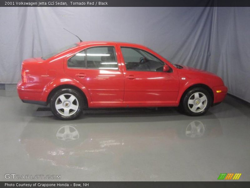 Tornado Red / Black 2001 Volkswagen Jetta GLS Sedan