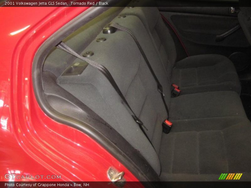 Tornado Red / Black 2001 Volkswagen Jetta GLS Sedan