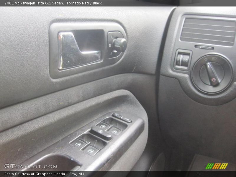 Tornado Red / Black 2001 Volkswagen Jetta GLS Sedan