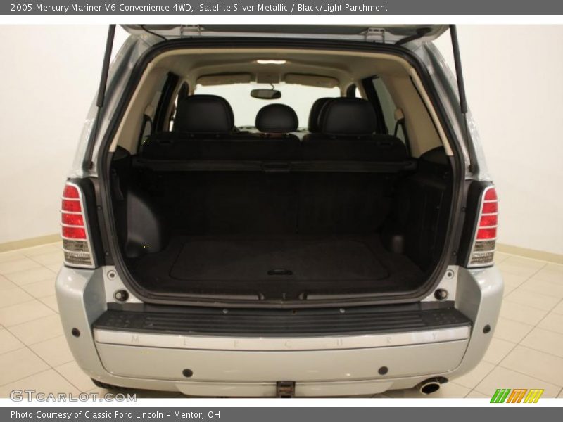 Satellite Silver Metallic / Black/Light Parchment 2005 Mercury Mariner V6 Convenience 4WD