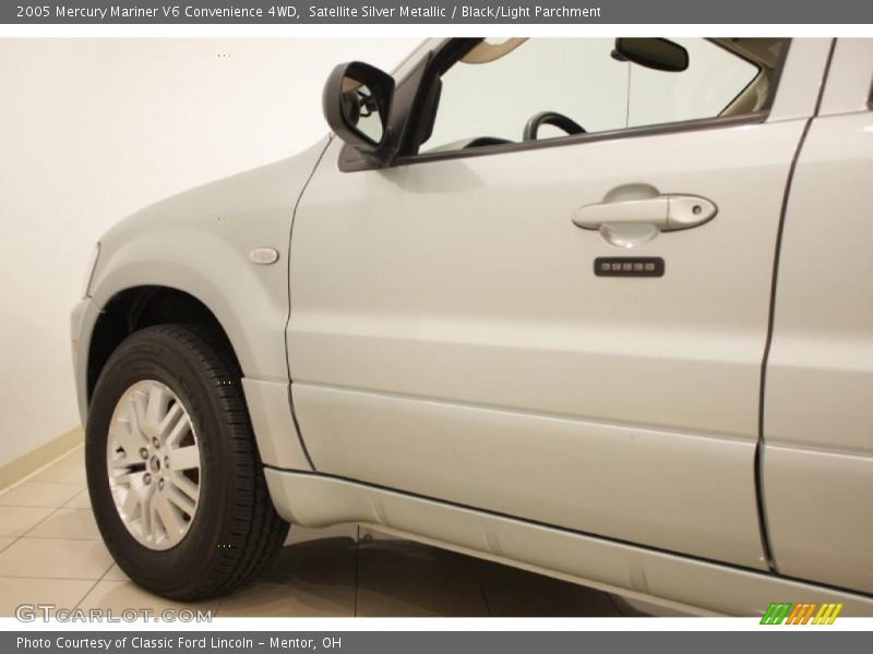 Satellite Silver Metallic / Black/Light Parchment 2005 Mercury Mariner V6 Convenience 4WD
