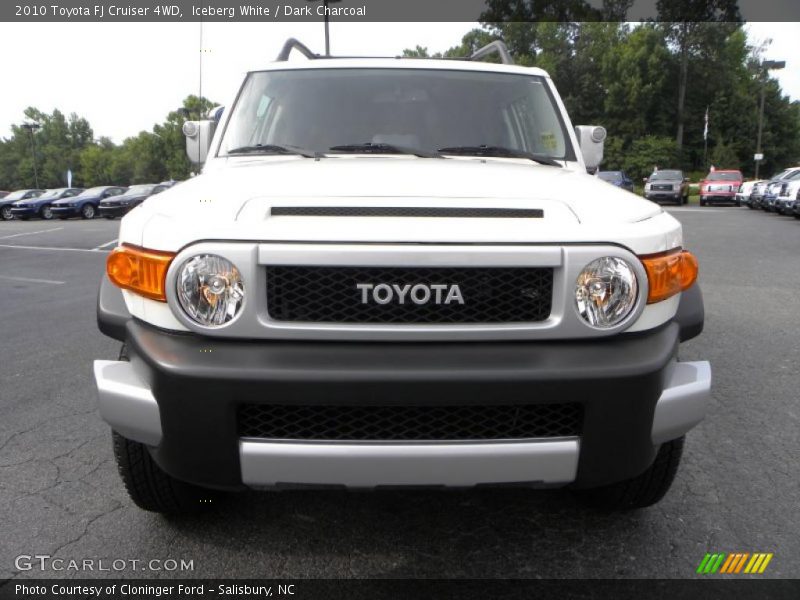 Iceberg White / Dark Charcoal 2010 Toyota FJ Cruiser 4WD
