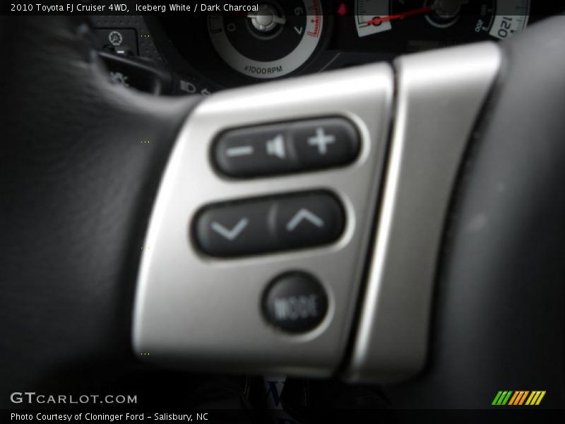 Iceberg White / Dark Charcoal 2010 Toyota FJ Cruiser 4WD