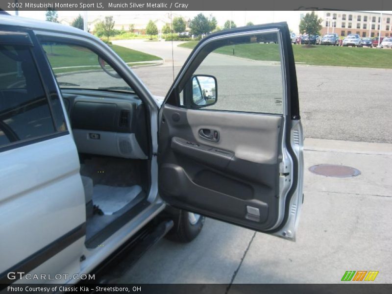 Munich Silver Metallic / Gray 2002 Mitsubishi Montero Sport LS
