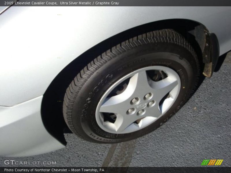 Ultra Silver Metallic / Graphite Gray 2005 Chevrolet Cavalier Coupe