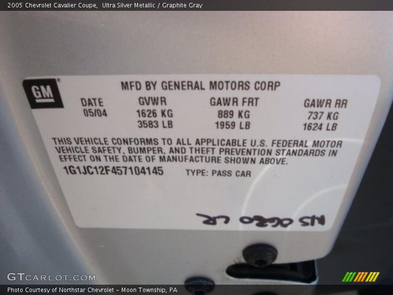 Ultra Silver Metallic / Graphite Gray 2005 Chevrolet Cavalier Coupe
