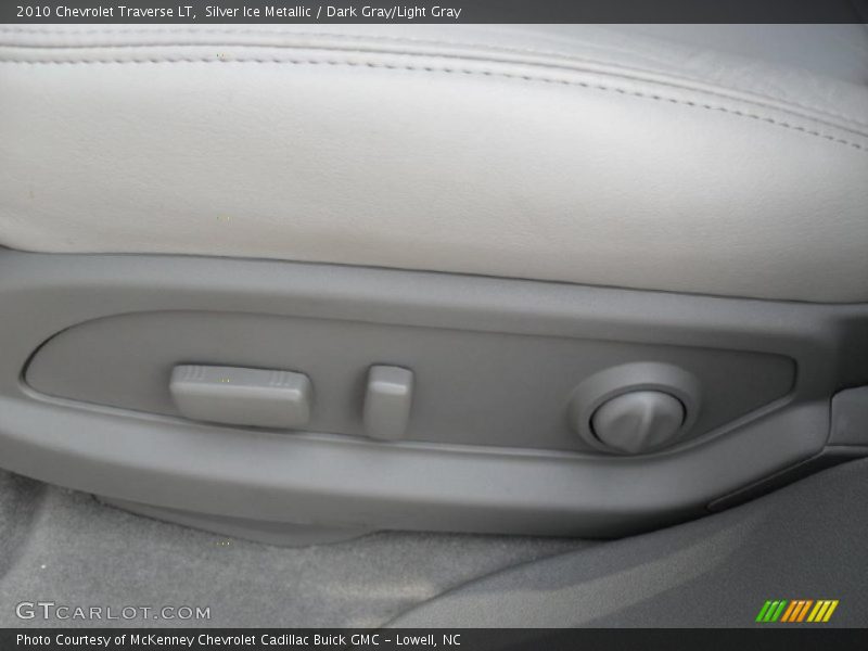 Silver Ice Metallic / Dark Gray/Light Gray 2010 Chevrolet Traverse LT