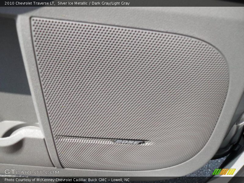 Silver Ice Metallic / Dark Gray/Light Gray 2010 Chevrolet Traverse LT