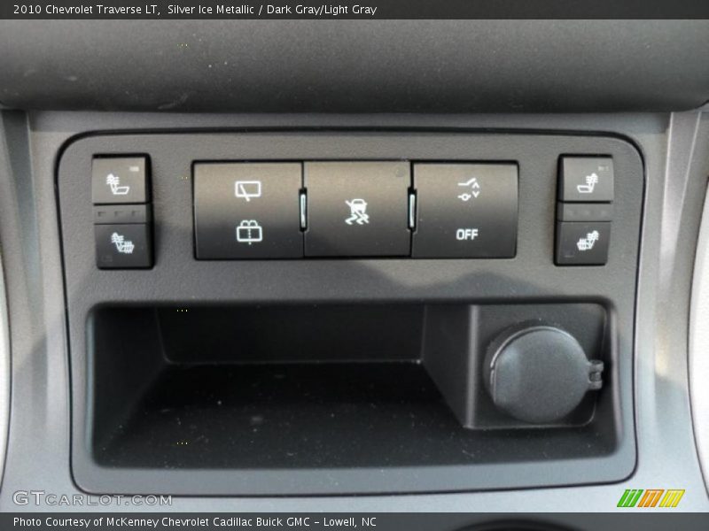 Silver Ice Metallic / Dark Gray/Light Gray 2010 Chevrolet Traverse LT