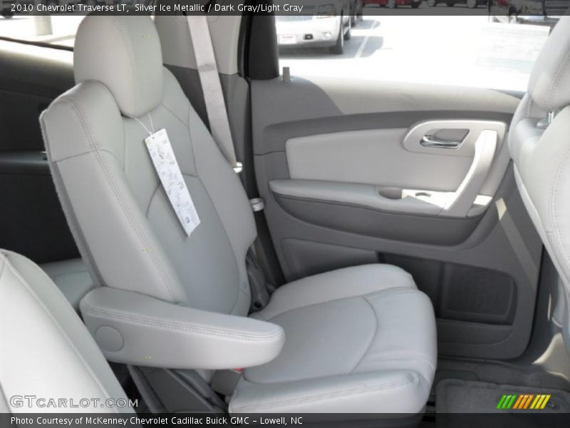 Silver Ice Metallic / Dark Gray/Light Gray 2010 Chevrolet Traverse LT
