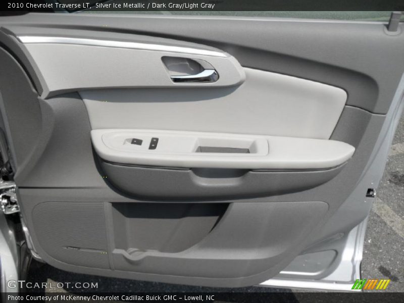 Silver Ice Metallic / Dark Gray/Light Gray 2010 Chevrolet Traverse LT