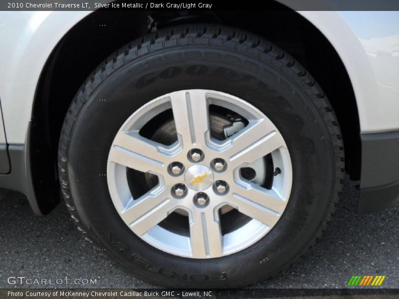 Silver Ice Metallic / Dark Gray/Light Gray 2010 Chevrolet Traverse LT