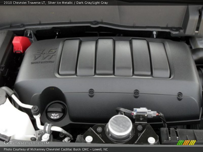 Silver Ice Metallic / Dark Gray/Light Gray 2010 Chevrolet Traverse LT