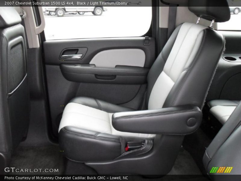 Black / Light Titanium/Ebony 2007 Chevrolet Suburban 1500 LS 4x4