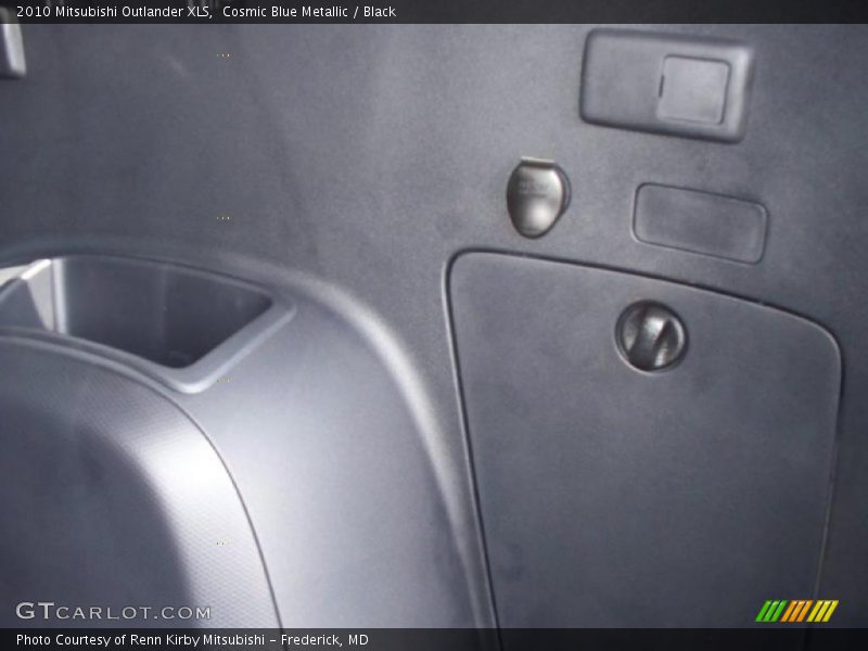 Cosmic Blue Metallic / Black 2010 Mitsubishi Outlander XLS