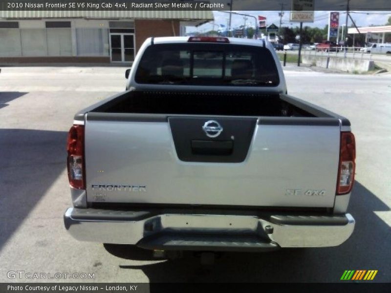 Radiant Silver Metallic / Graphite 2010 Nissan Frontier SE V6 King Cab 4x4
