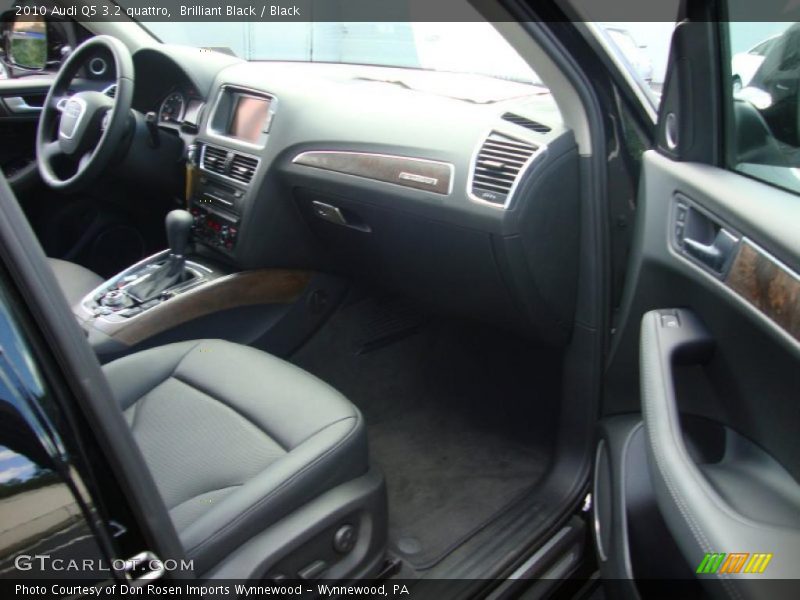 Brilliant Black / Black 2010 Audi Q5 3.2 quattro
