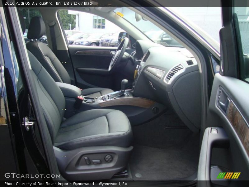 Brilliant Black / Black 2010 Audi Q5 3.2 quattro