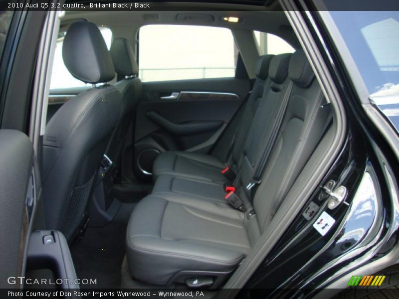 Brilliant Black / Black 2010 Audi Q5 3.2 quattro