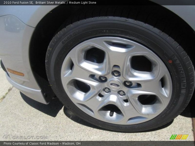 Brilliant Silver Metallic / Medium Light Stone 2010 Ford Fusion SE