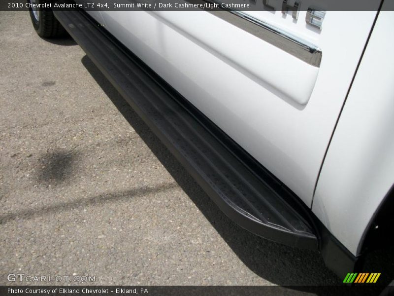 Summit White / Dark Cashmere/Light Cashmere 2010 Chevrolet Avalanche LTZ 4x4