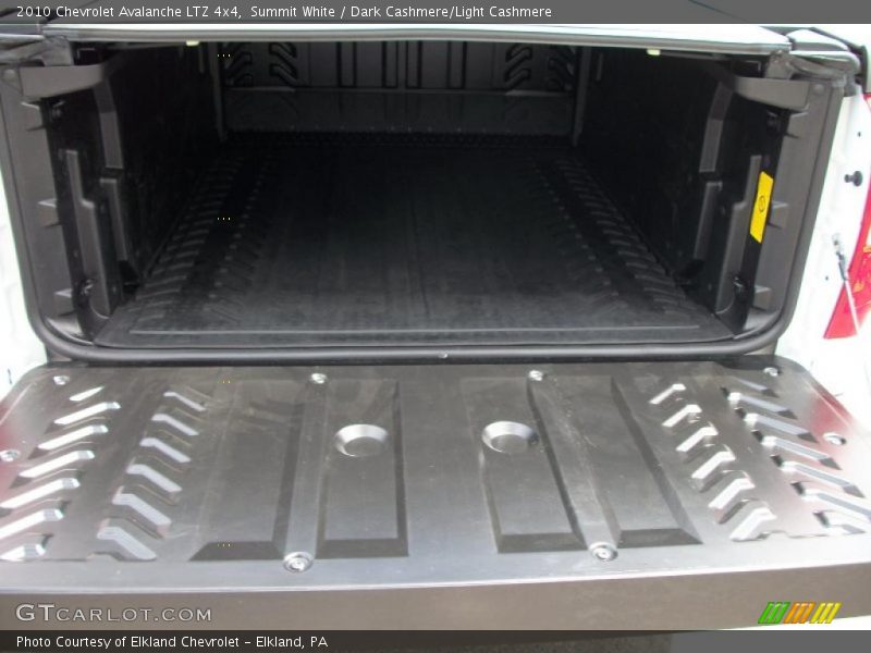 Summit White / Dark Cashmere/Light Cashmere 2010 Chevrolet Avalanche LTZ 4x4
