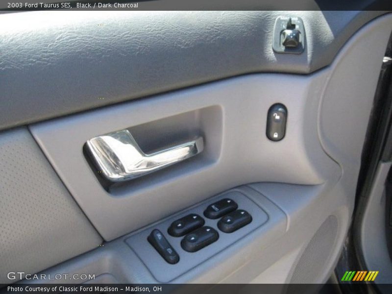 Black / Dark Charcoal 2003 Ford Taurus SES