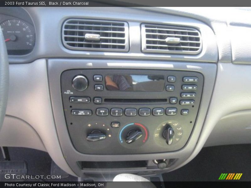 Black / Dark Charcoal 2003 Ford Taurus SES