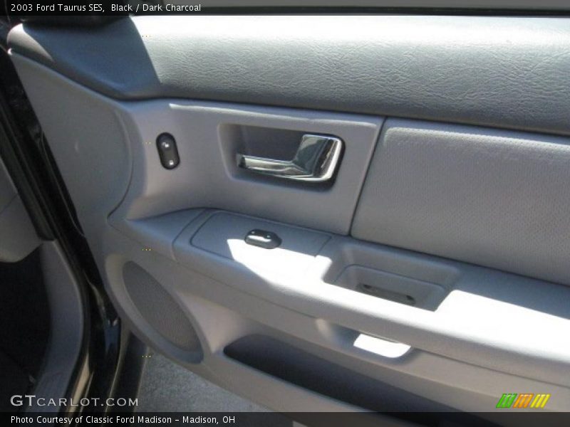 Black / Dark Charcoal 2003 Ford Taurus SES